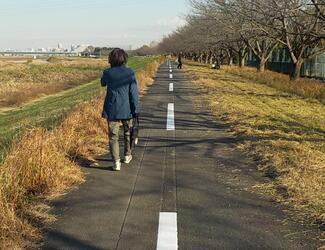 Photo: Pedestrians keep to the left