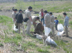 Photo: Tamagawa River Cleanup