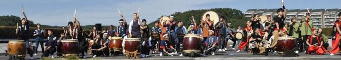 Photo: 100-Person Taiko