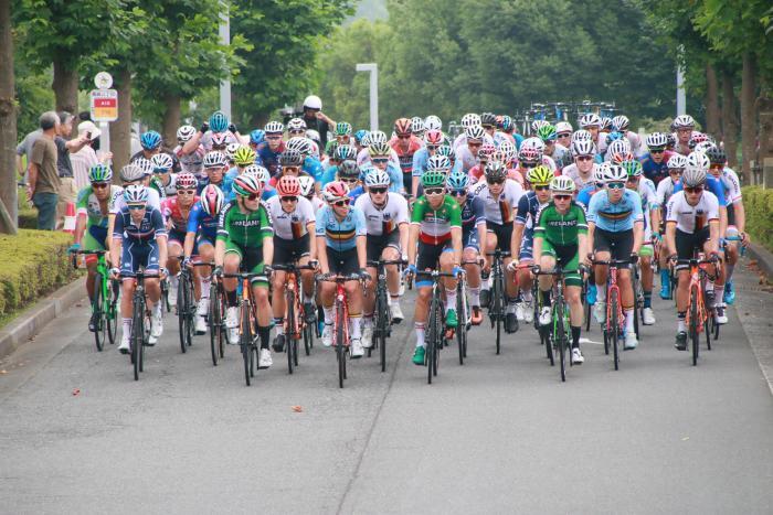 Photo: Athletes racing through Inagi City 3