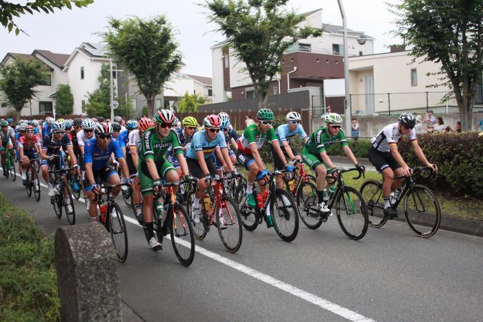 Photo: Athletes racing through Inagi City