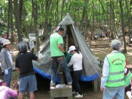 Photo: Tent setup work at Inagi Fureai Forest