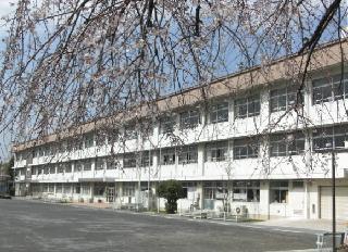 Photo: Inagi Dai 4 Elementary School Exterior