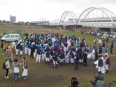 Photo: Cleaning activities around the Tamagawa Green Space Park