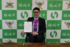 Photo: Mr. Kazuki Nanano holding the certificate