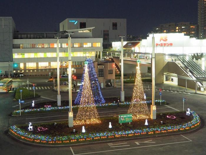 Photo: Illumination at the North Exit Rotary of Wakabadai Station