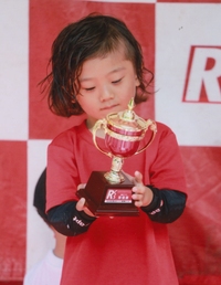 Photo: Shingen-kun gazing at the trophy