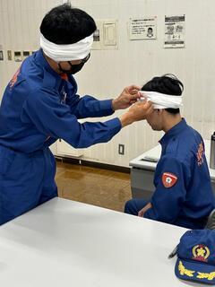 Photo: First aid using a triangular bandage