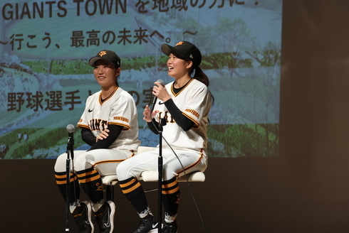 Player Haruna Ito speaking with a smile