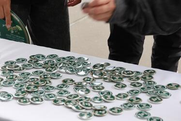 Photo: Distribution of Original Can Badges