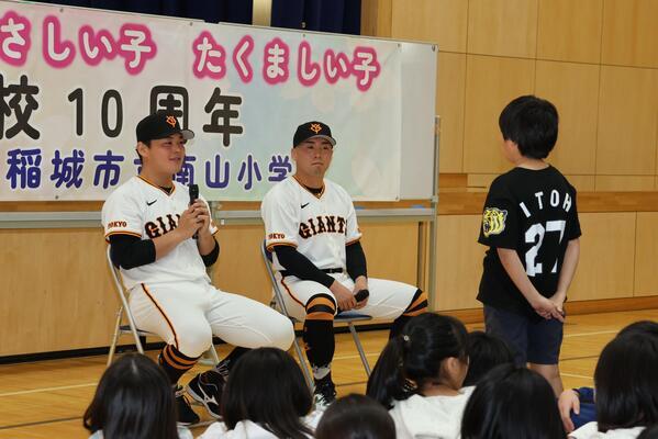 Photo: Visit to Minamiyama Elementary School