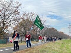 Image Walking along the Tamagawa Cycling Road with a flag