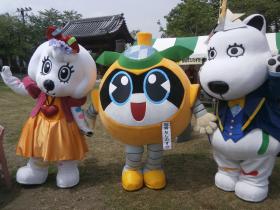 Image Good (right) and Lucky (left) (Yomiuri Land) and photo shoot