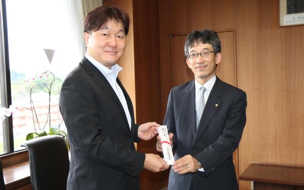 Chairman Sato and Mayor Takahashi