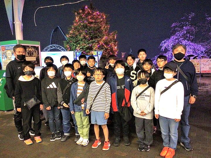 Image: Group photo at the Jewellumination venue