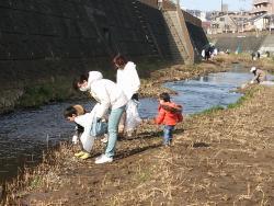 Foto: limpieza del Río Misawa