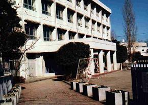 Foto: Vista exterior de la Escuela Secundaria Cuarta de Inagi