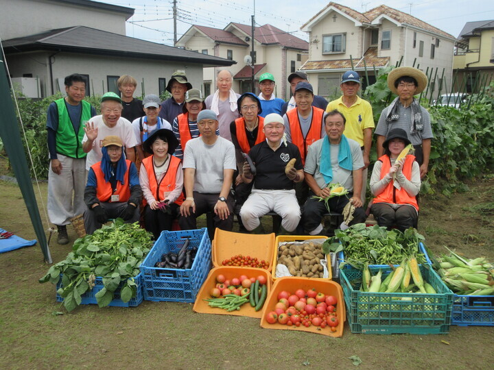 Foto de grupo de la Escuela de Interacción Agrícola de Inagi