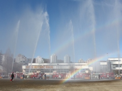 Imagen Descarga de agua en el desfile de año nuevo de los bomberos