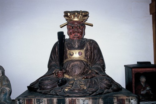 Imagen Estatua sentada del rey Enma en el templo Jorakuji