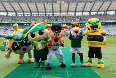 Foto grupal de Nashinosuke Inagi, Rivern, Javit, Verdy y Pedalion Inagi