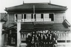 El ayuntamiento cuando Inagi era un pueblo (Fotografía cortesía del Sr. Tanaka)