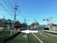 Gire a la izquierda en la intersección de Inagi Chuobashi