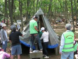 Imagen Montar una tienda de campaña en el Bosque Inagi Fureai