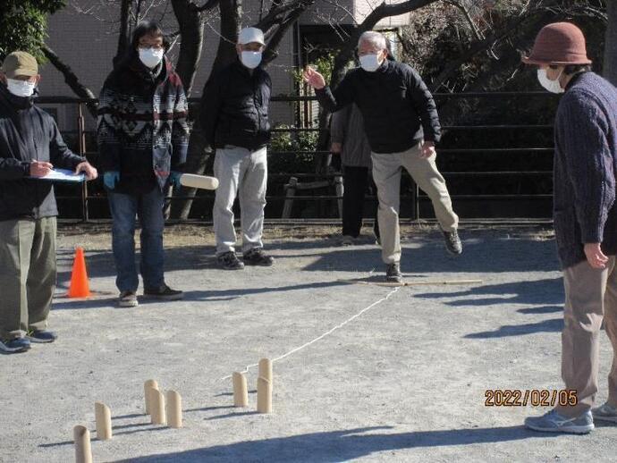 Foto: Pessoas se divertindo com Mölkky