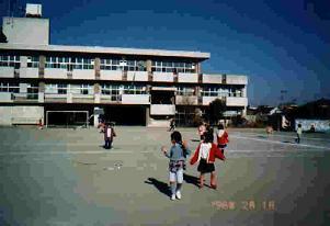 Foto: Fachada da Escola Primária Inagi 7