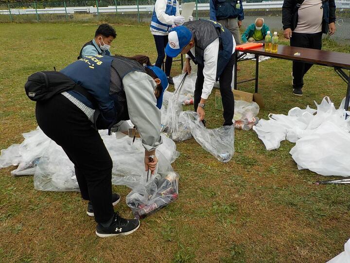 Foto: Trabalho de separação de lixo