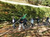 Foto: A cena de caminhada no grupo de caminhada