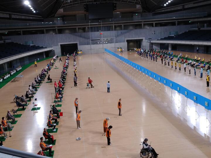 Foto: Cena da competição de tiro com flechas de bem-estar esportivo