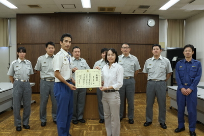 Foto: Apresentação do Certificado de Agradecimento 1