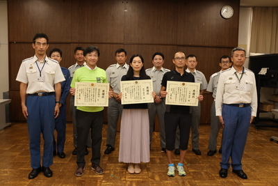 Foto: Apresentação do Certificado de Agradecimento 2