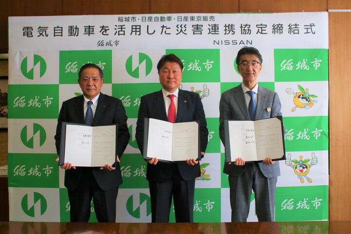 Cerimônia de assinatura do contrato fotográfico com a Nissan Tokyo Sales Co., Ltd. e a Nissan Motor Co., Ltd.