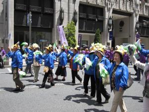 Popularização de fotos e desfile de esclarecimento para oficiais de bem-estar locais em Shinjuku