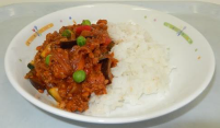 Image Curry seco com legumes de verão