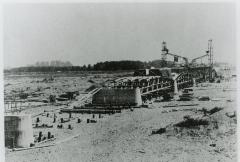 Obras para criar a Ponte Tamagawara (Foto fornecida pelo Sr. Kawashima)