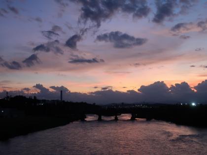 夏末夕陽的形象